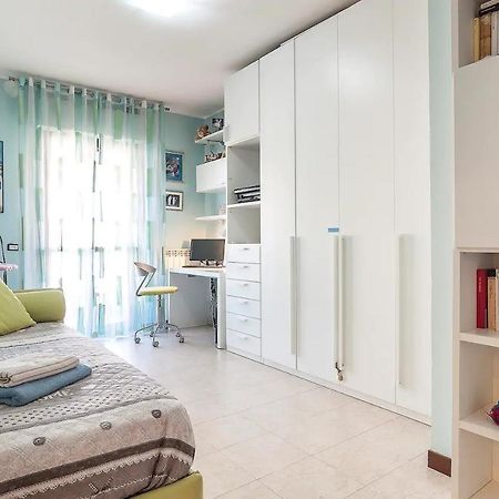 Moderno Appartamento Zona Centrale ラティーナ エクステリア 写真